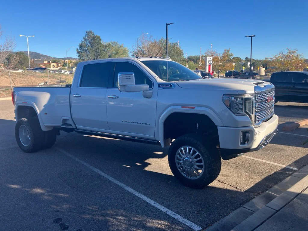 Used 2022 White GMC Denali image 3