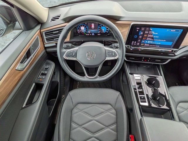 Used 2025 Black Volkswagen 2.0T SE w/Technology image 17