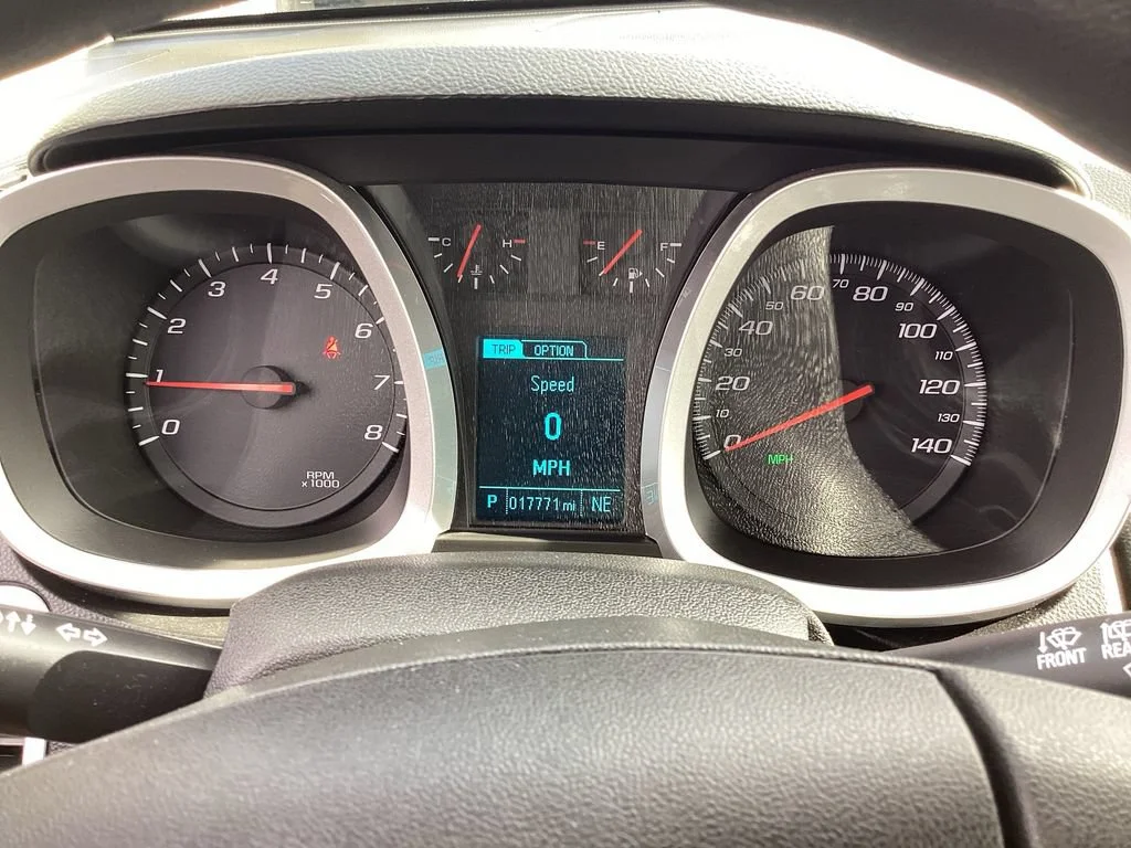 Used 2015 SUMMIT WHITE Chevrolet LS image 15
