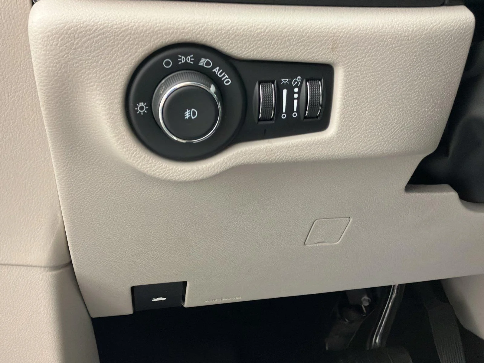 Used 2023 Bright White Clearcoat Chrysler Hybrid Touring L image 24