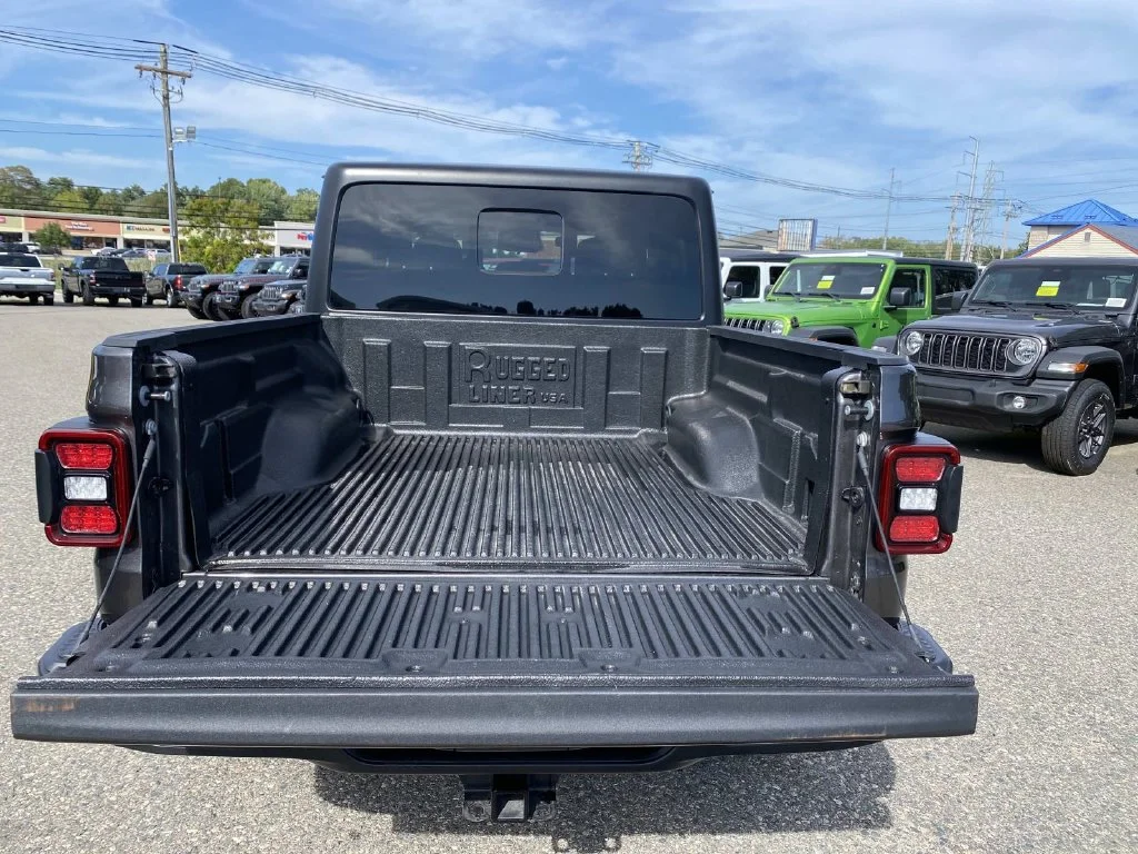 Certified Used 2026 Gray Jeep Mojave image 5