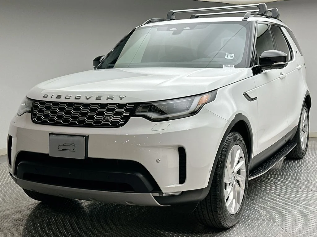 2025 Land Rover Discovery P300 S's photo