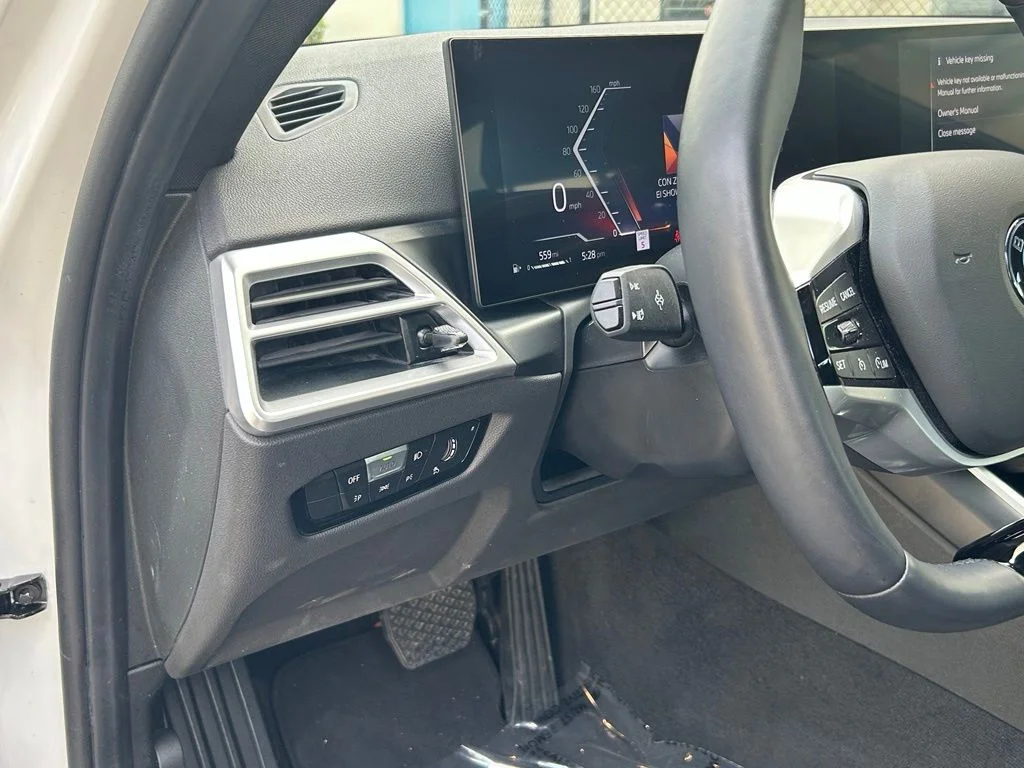 Used 2025 White BMW 330i image 18
