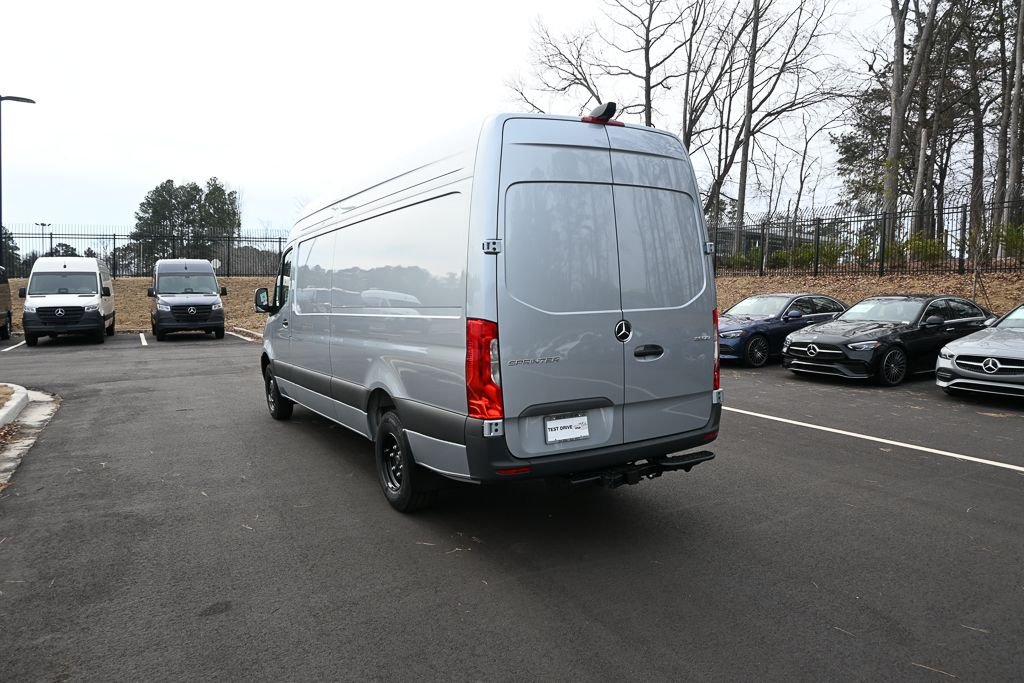 Used 2026 High-tech silver metallic Mercedes-Benz Cargo 170 WB image 4