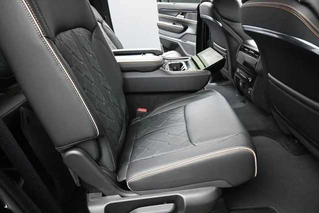 New 2026 High Gloss Black Exterior Paint Jeep Summit Reserve image 24