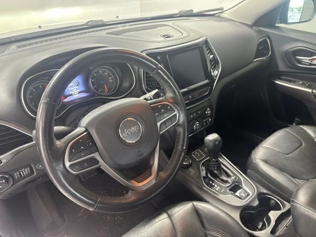 Used 2019 Silver Jeep Limited image 13