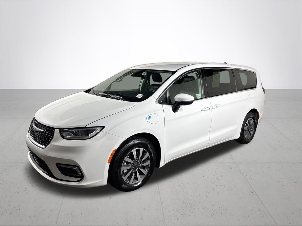 Used 2023 Chrysler Pacifica Hybrid Touring L with VIN 2C4RC1L7XPR618262 for sale in Gladstone, OR