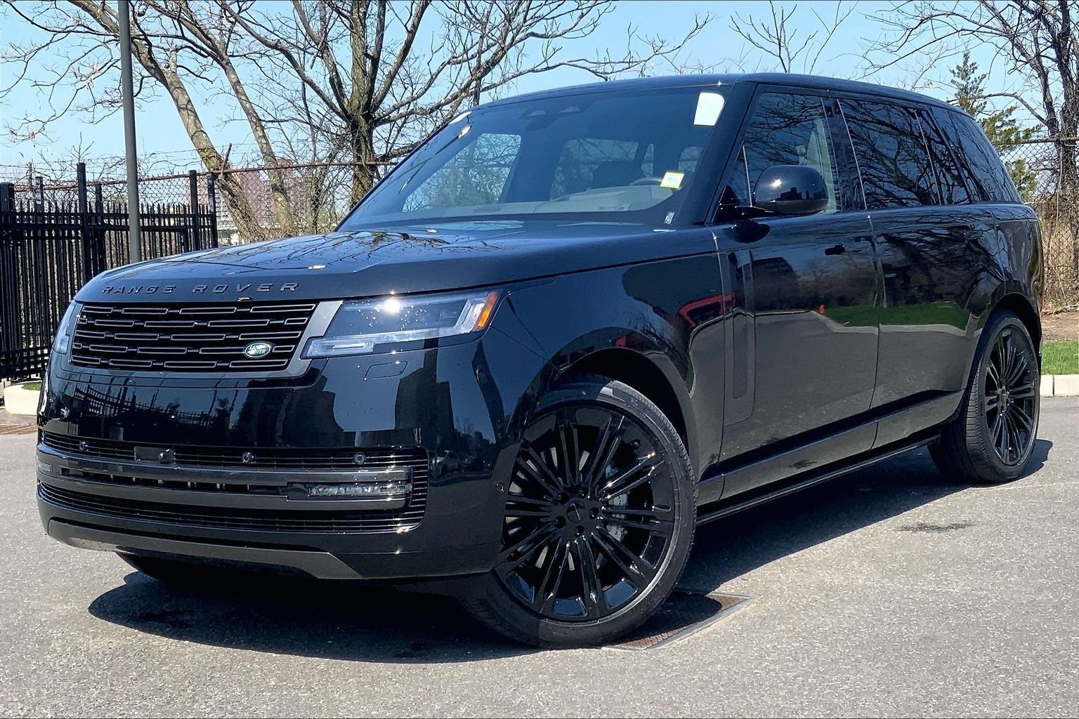 2026 Land Rover Range Rover 3.0 SE LWB 7's photo