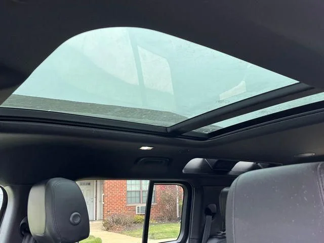 Used 2022 Gray Land Rover X-Dynamic SE image 29