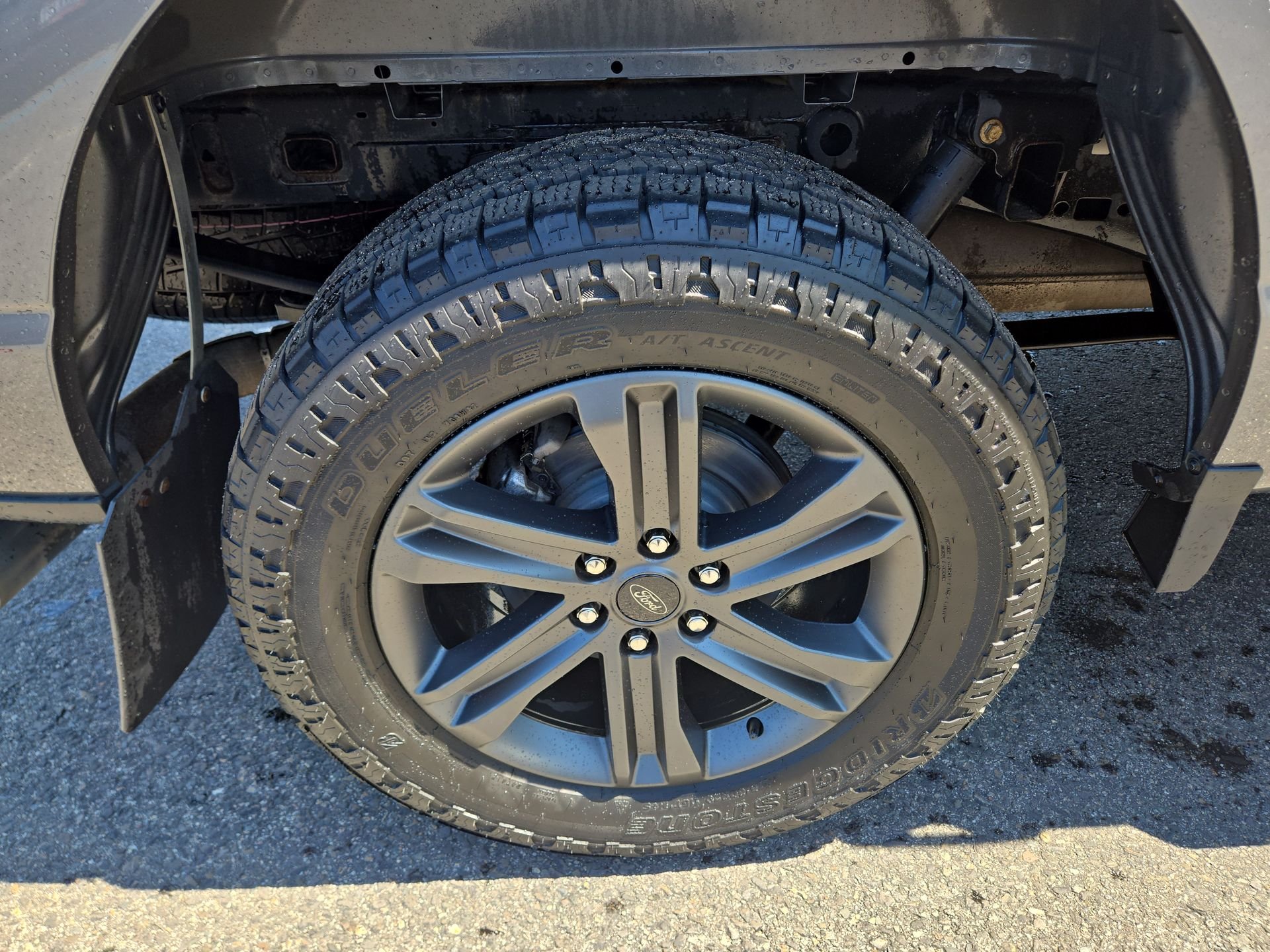 Used 2023 Gray Ford Lariat image 2