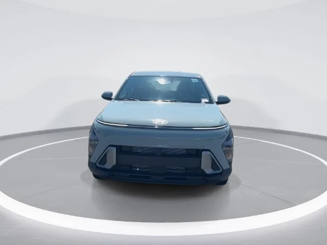 Used 2027 Green Hyundai SE image 3