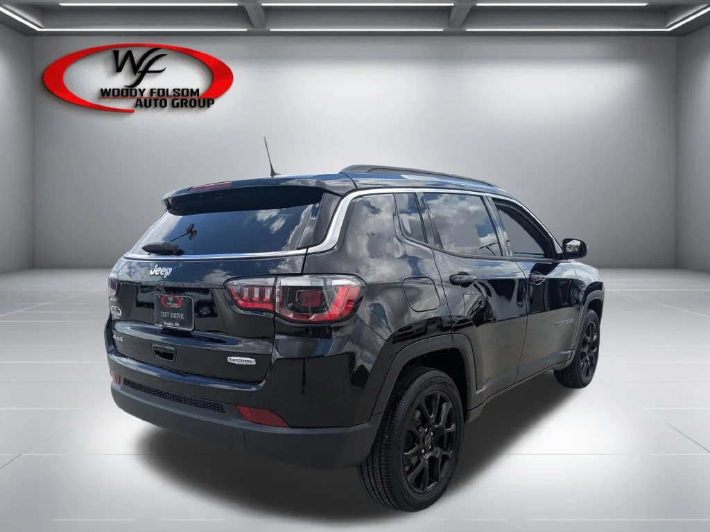 Used 2025 Black Jeep Latitude image 6