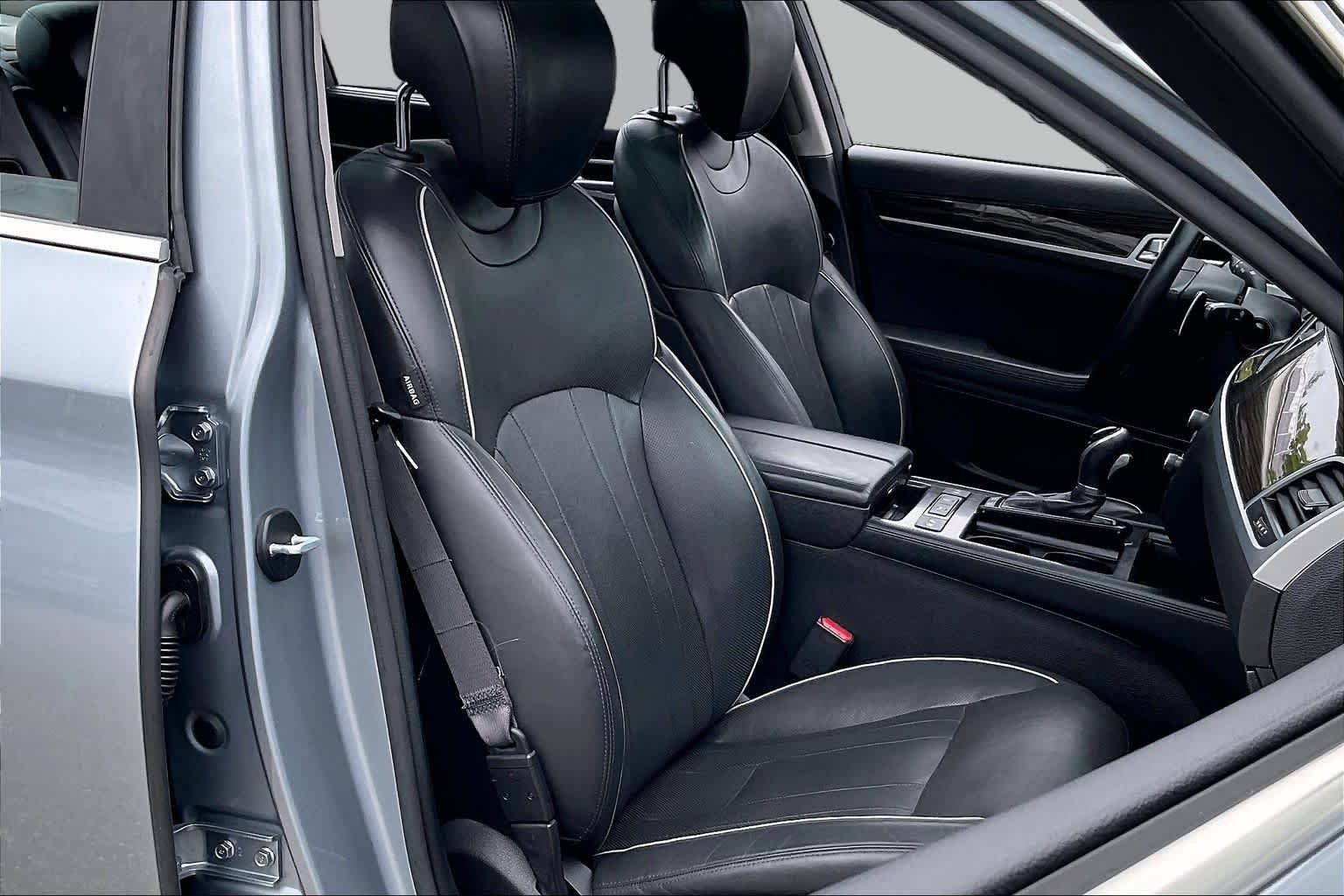 Used 2015 Parisian Gray Hyundai 3.8L image 8