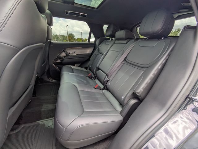 Used 2023 Black Land Rover SE Dynamic image 14