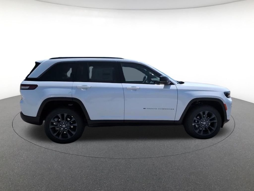 New 2026 White Jeep  image 7