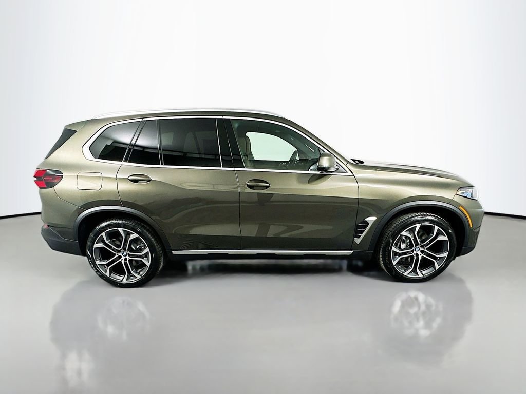 New 2026 Manhattan Green Metallic BMW xDrive40i image 4