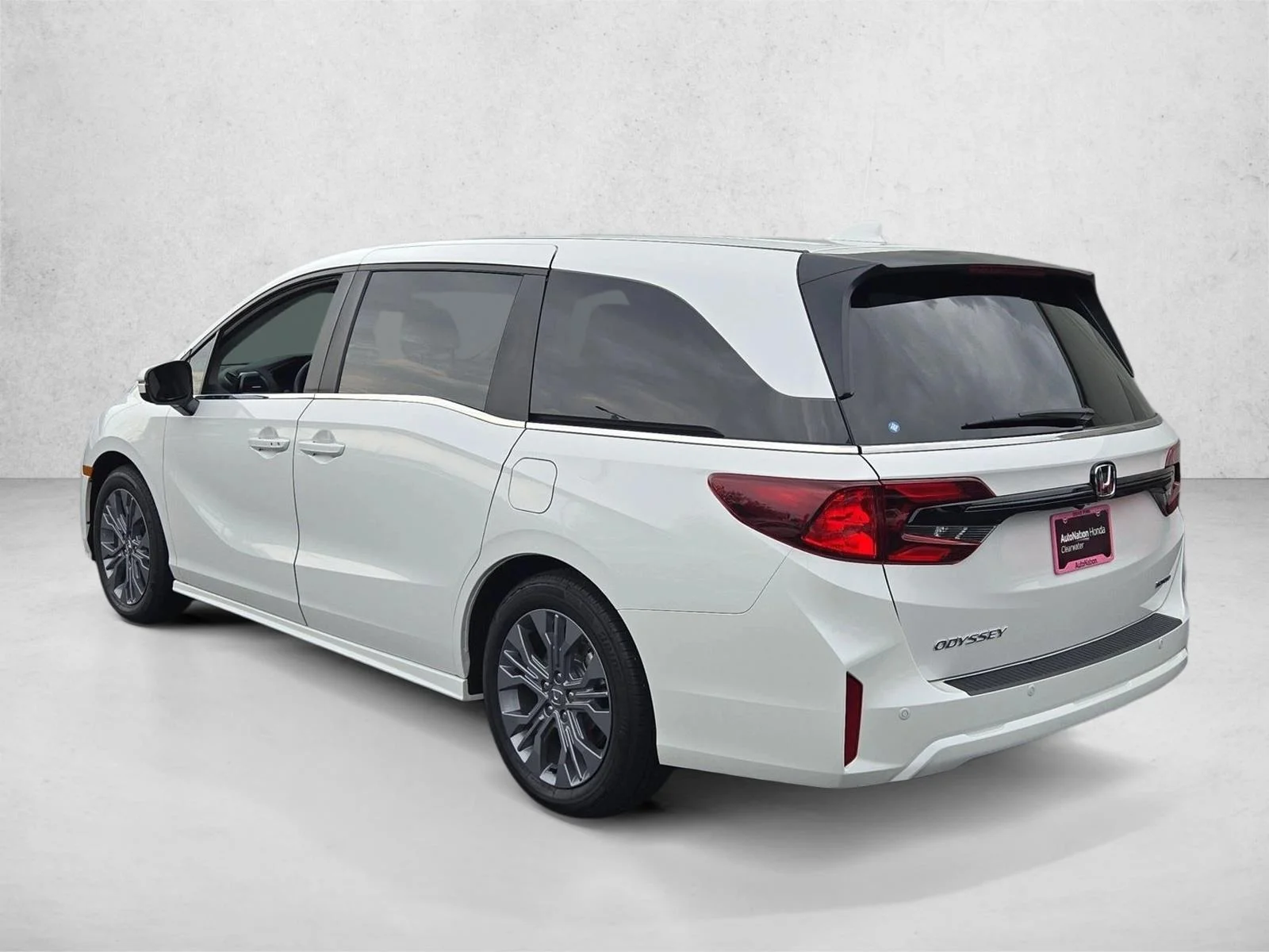 Used 2026 Platinum White Pearl Honda Touring image 7