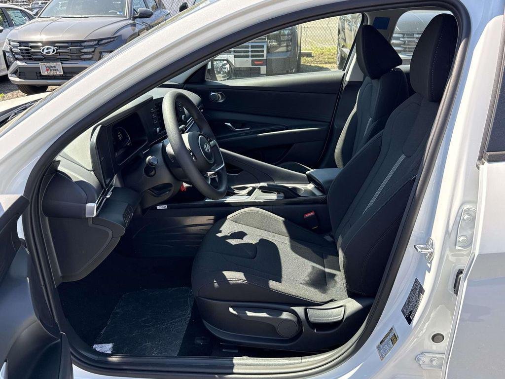 New 2026 White Hyundai SE image 12