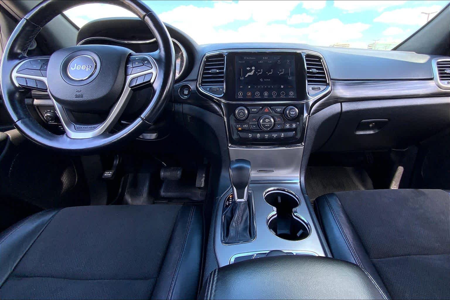 Used 2022 Sting-Gray Clearcoat Jeep Laredo X image 15