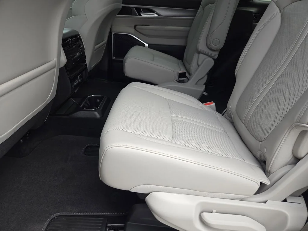 New 2026 High Gloss Black Jeep Limited Altitude image 21