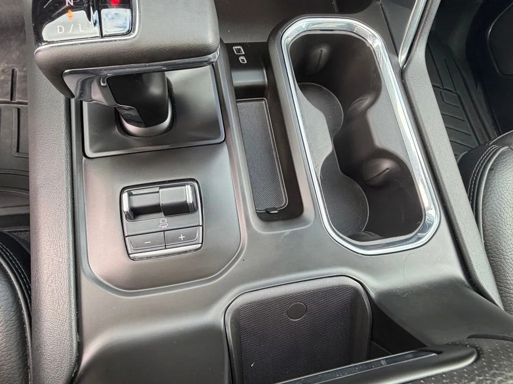 Used 2023 White GMC Denali image 37