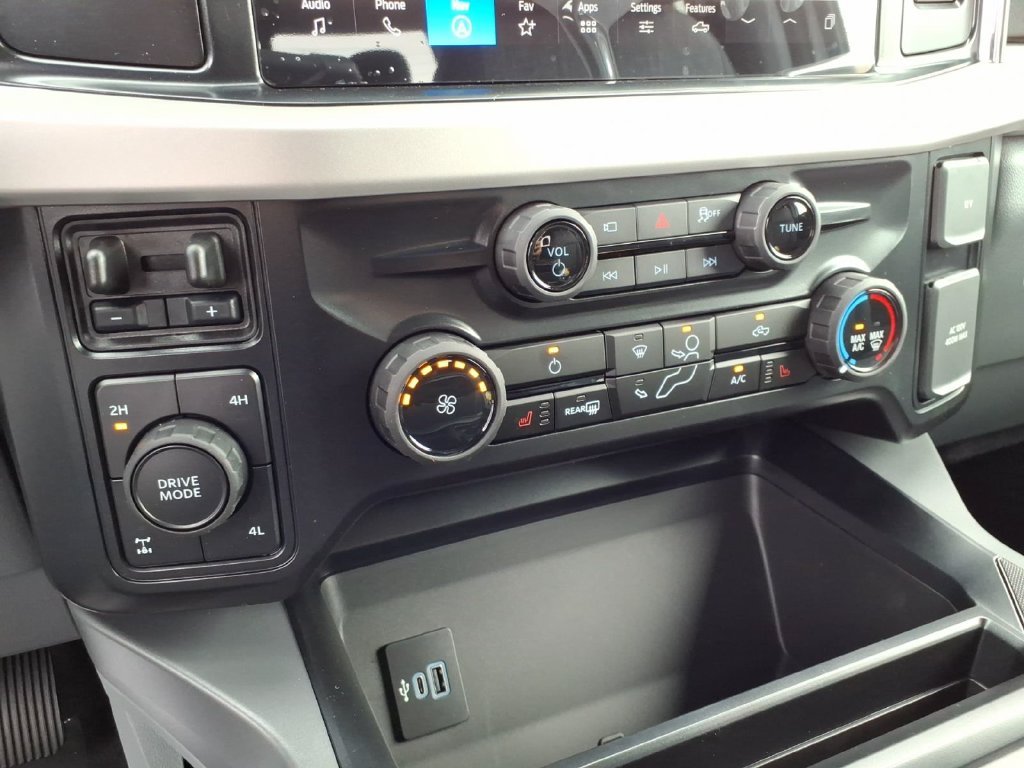 New 2027 Oxford White Ford F-250® XLT image 14