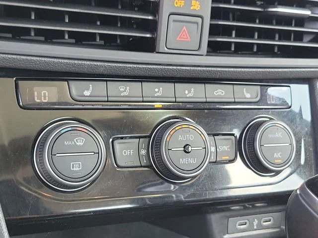 2024 Volkswagen Jetta SE - Photo 30