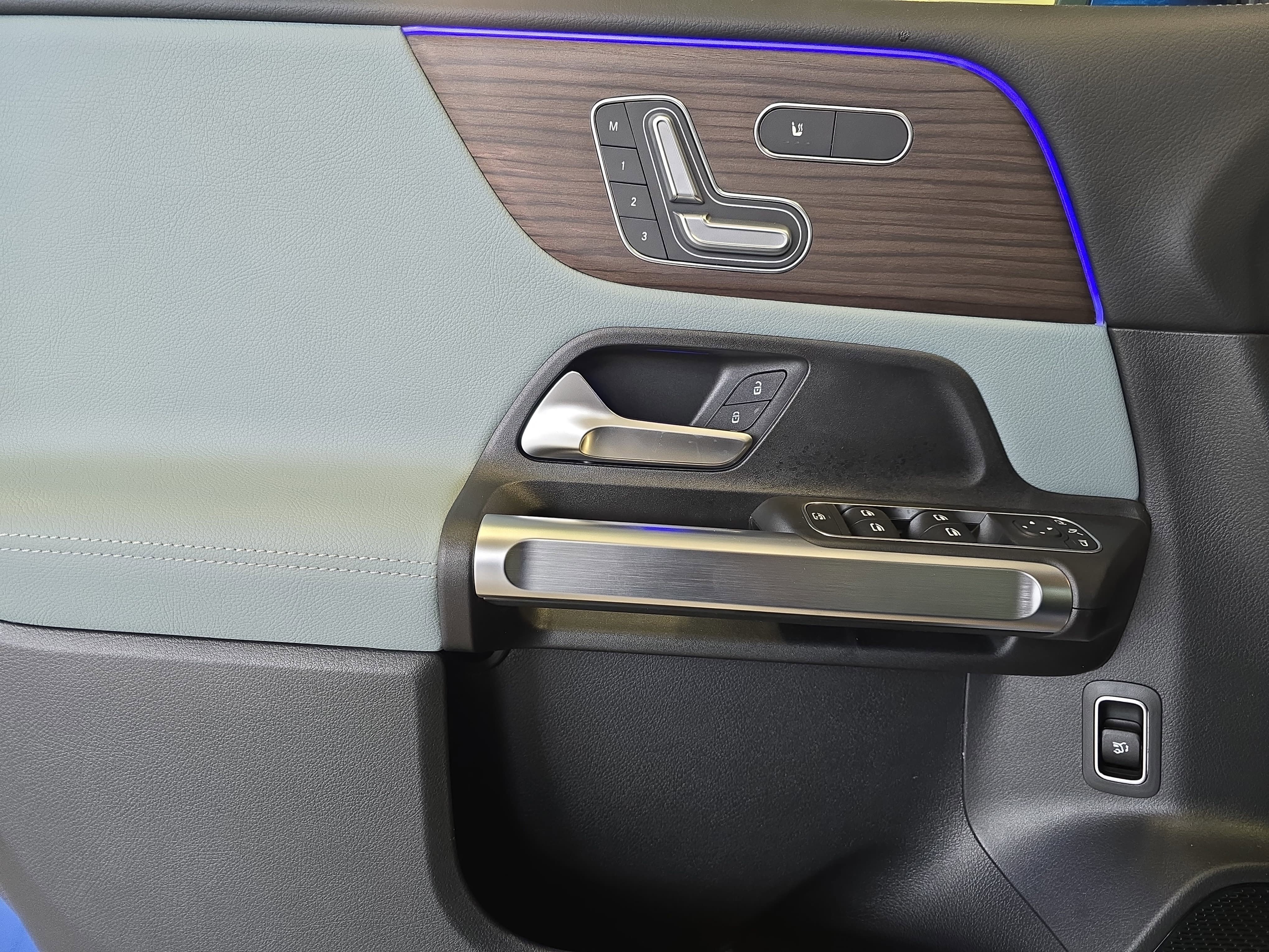 New 2026 Starling Blue Metallic Mercedes-Benz GLB250 image 27