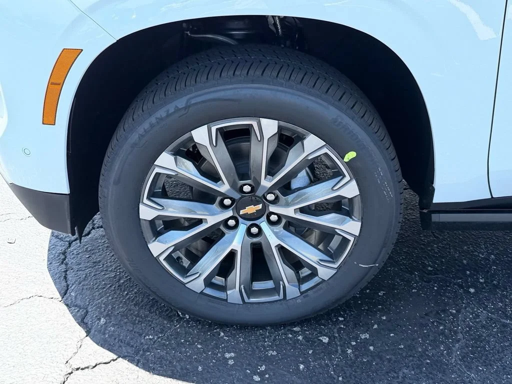 New 2026 Polar White Tricoat Chevrolet High Country image 17