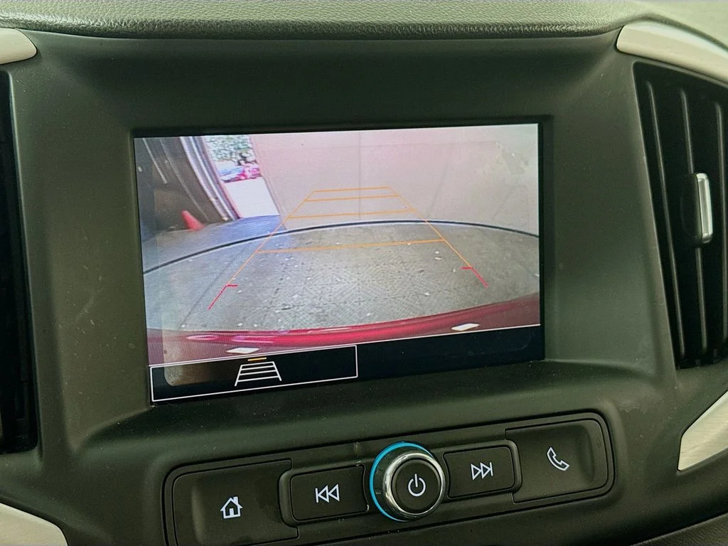 Used 2022 Cayenne Red Tintcoat GMC SLE image 5