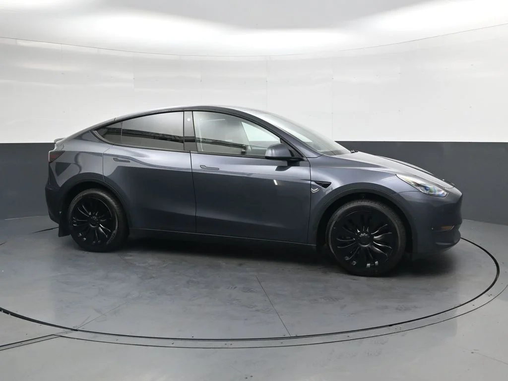 Used 2022  Tesla Long Range image 4