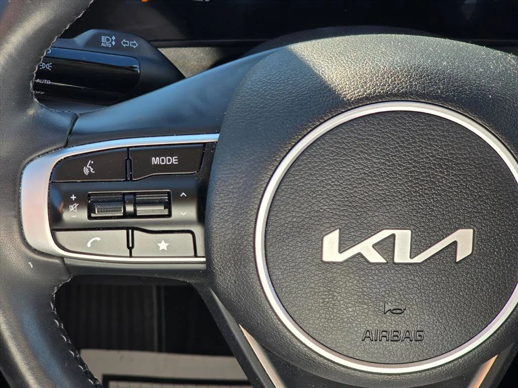 Used 2025 White Kia EX image 15