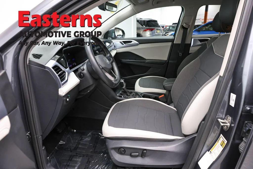 Used 2025 Gray Volkswagen 1.5T SE image 14