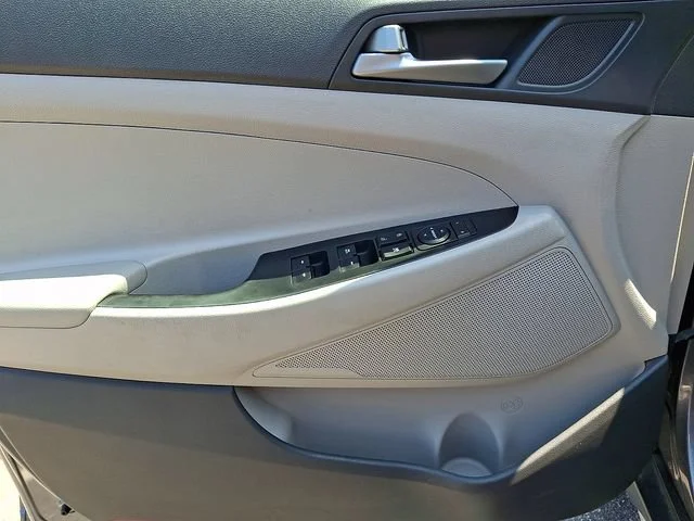 Used 2017 Gray Hyundai SE image 13