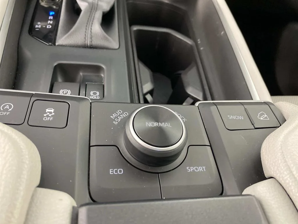 Used 2025 Cloud Toyota Platinum image 25