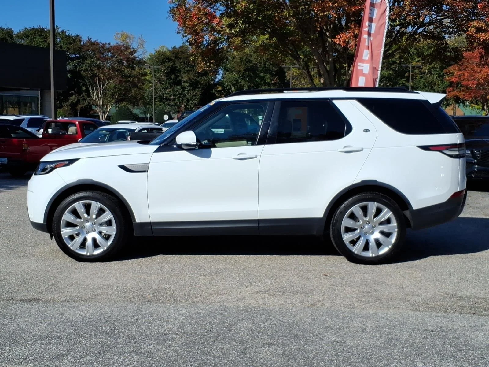 Used 2020 Fuji White Land Rover SE image 3