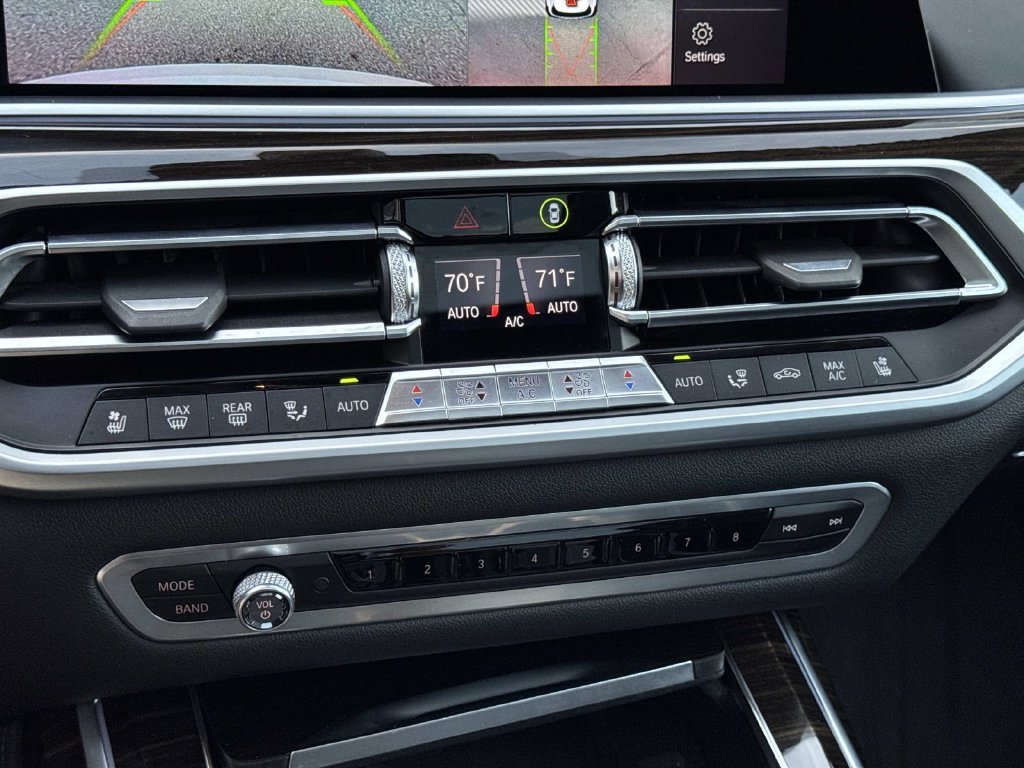 Used 2019 White Metallic BMW xDrive40i image 29