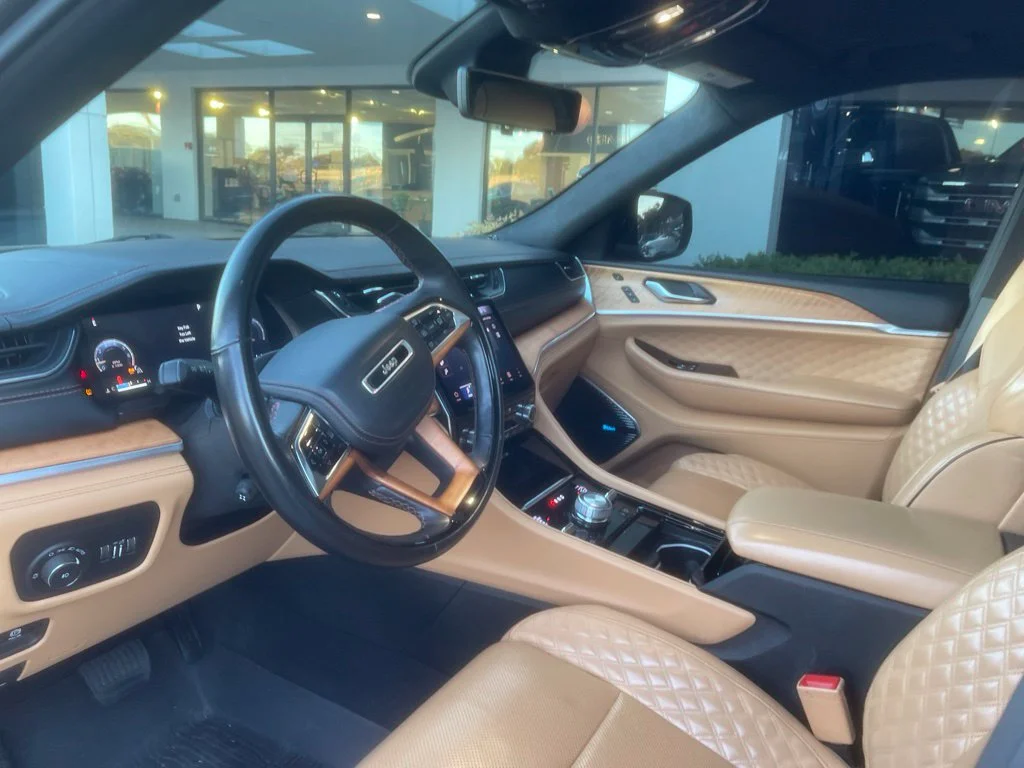 Used 2021 Gray Jeep Summit image 5