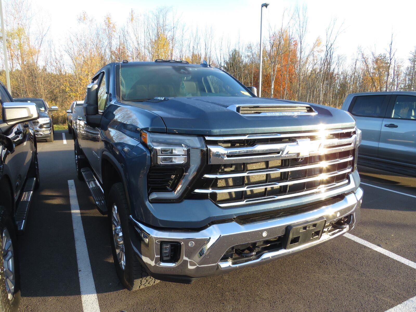 Used 2024  Chevrolet  image 2