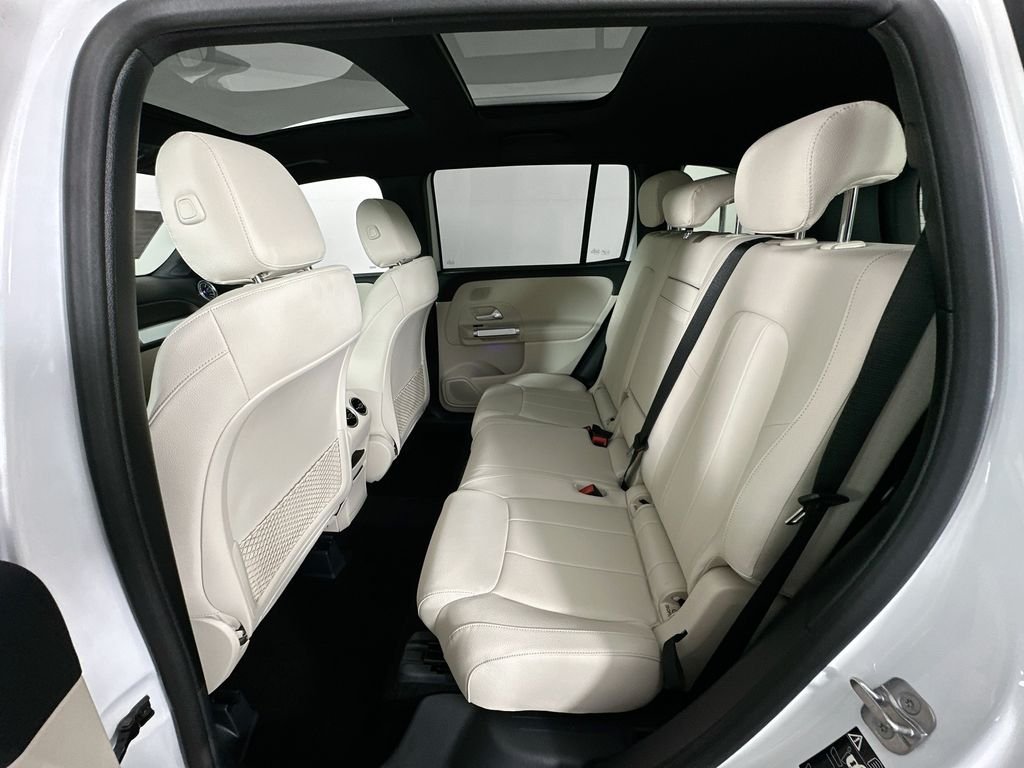 New 2026 Polar White Mercedes-Benz GLB 250 image 23