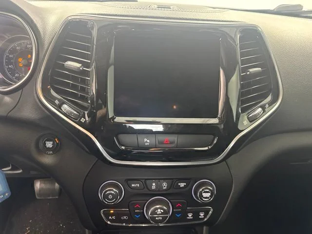 Used 2019 Silver Jeep Limited image 15
