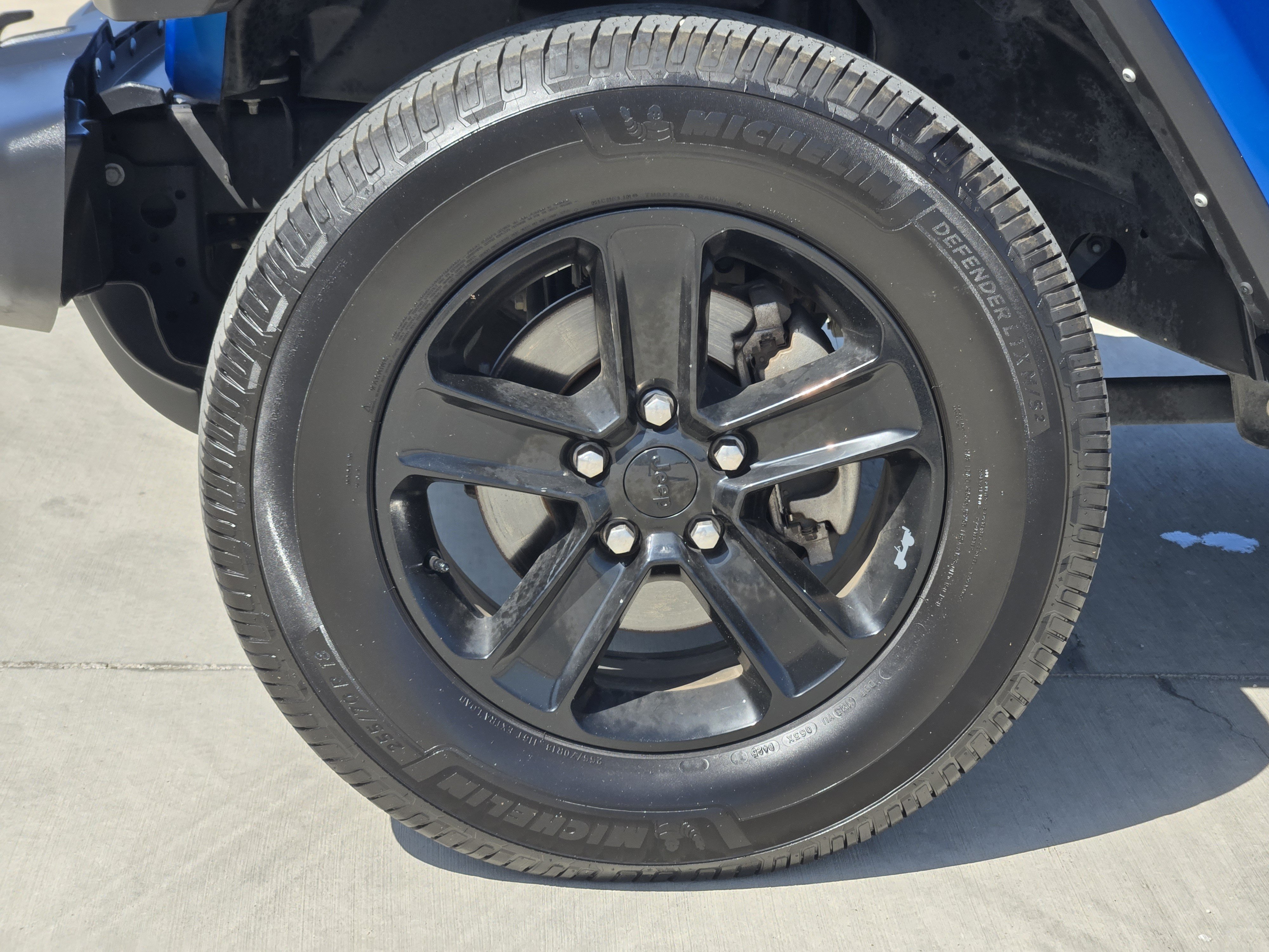 Used 2021 Hydro Blue Pearlcoat Jeep Unlimited Sahara Altitude image 13