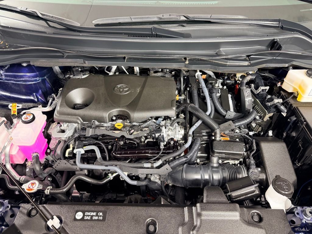 Certified Used 2025  Toyota XLE image 31