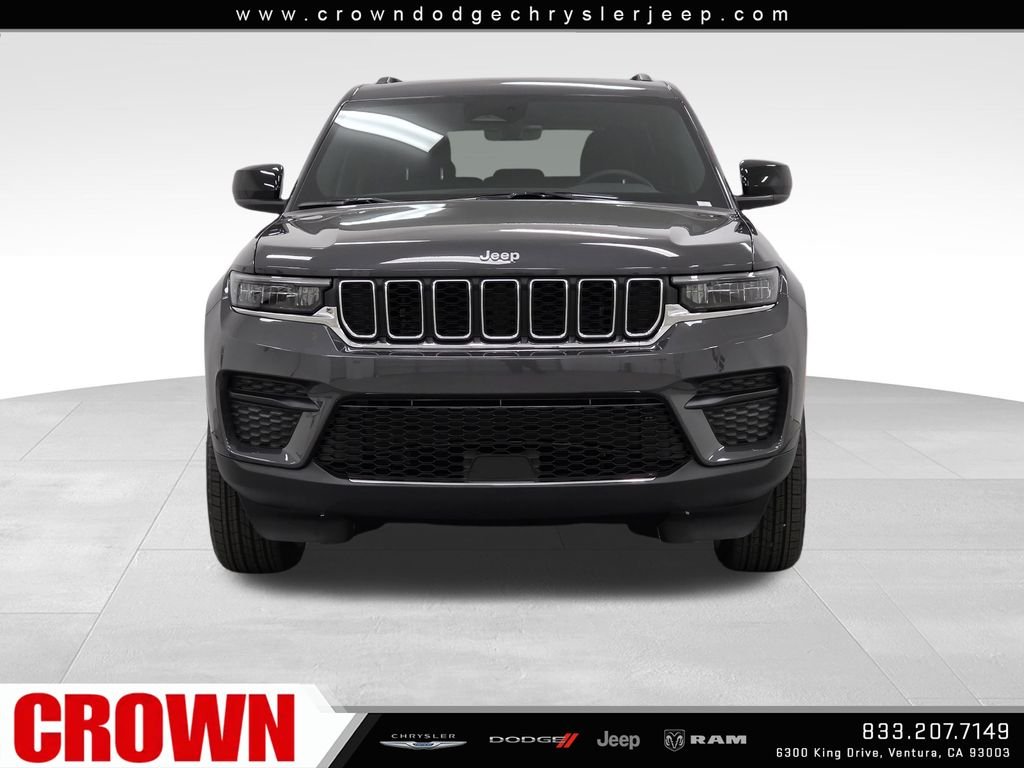 New 2026 Baltic Gray Metallic Clear-Coat Exterior Paint Jeep Laredo image 2