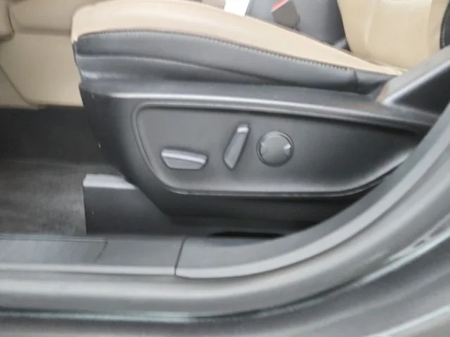 Used 2020 Gray Ford SEL image 21