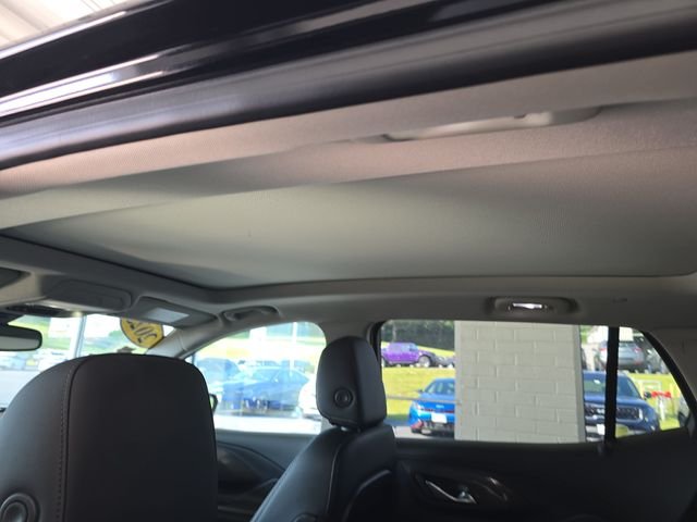 Used 2023 White GMC Denali image 13
