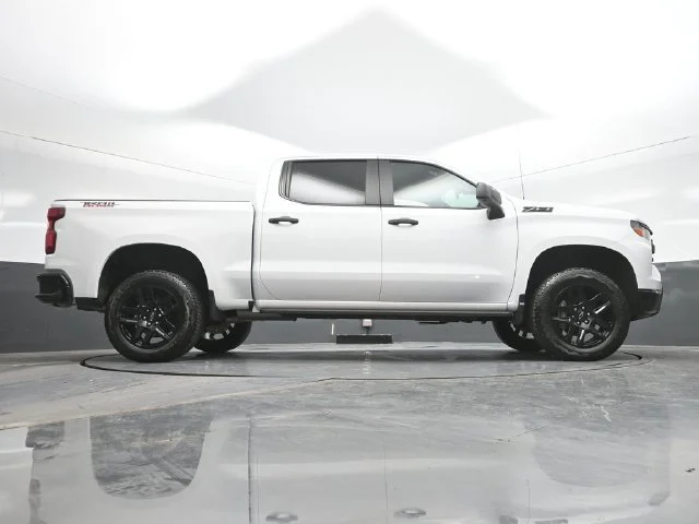 Used 2025 Summit White Chevrolet Custom Trail Boss image 24