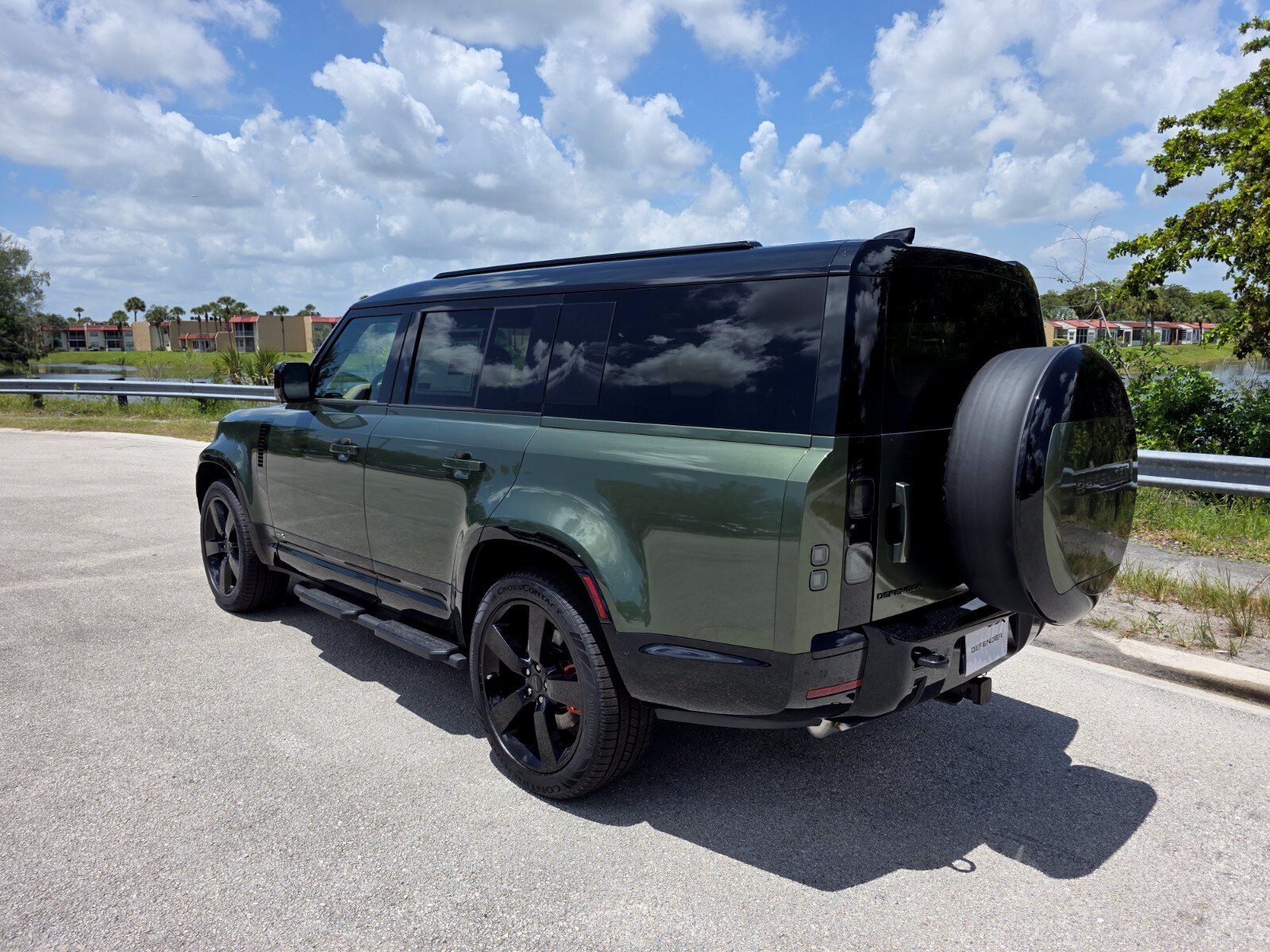 New 2026 Woolstone Green Land Rover P400 X image 2