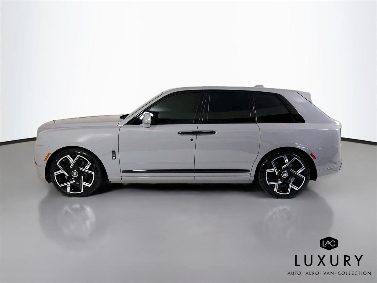 Used 2025 Tempest Gray Rolls-Royce Black Badge | Bespoke Audio | Starlight Roof image 9