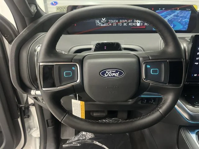 New 2027 Star White Metallic Tri-Coat Ford Platinum image 17